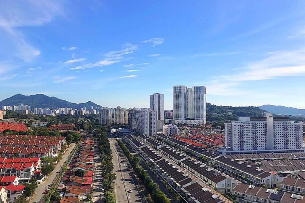Spacious 3 Bedrooms By Cozy Apartment *